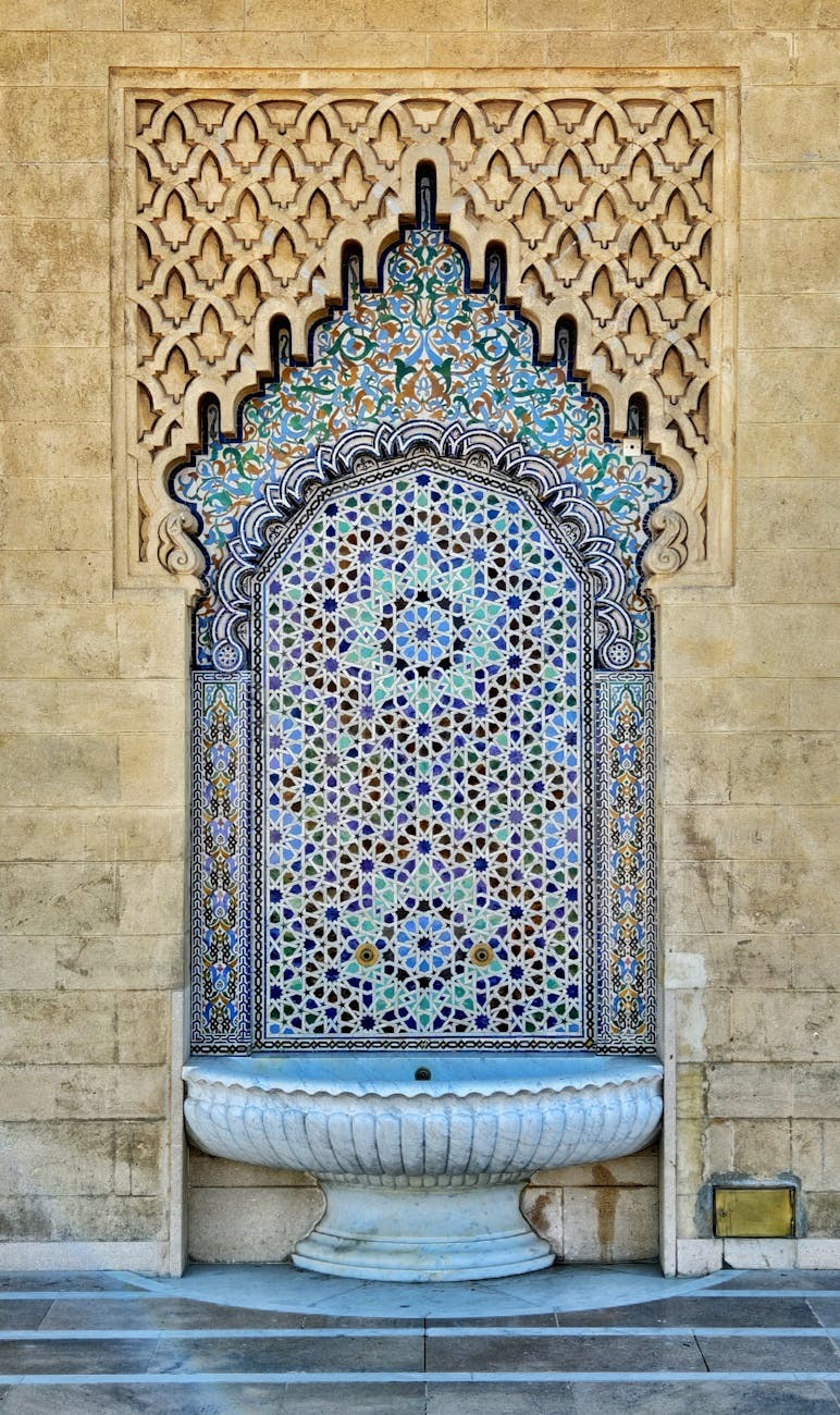 مطبخ مع زليج مرمم بحرفية عالية